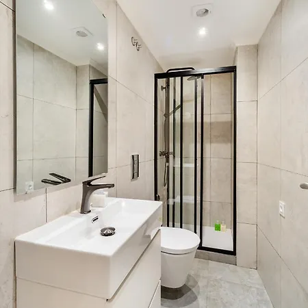 Whome Traditional Near Chiado And Santos Daire *